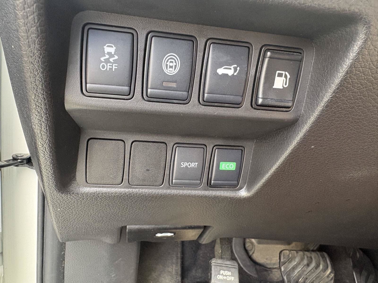 Used 2020 Nissan Rogue SV FWD image 15