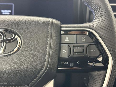 Certified 2025 Toyota Sequoia Platinum image 18