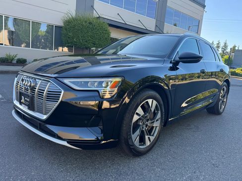 Used 2022 Audi e-tron Premium AWD/4WD image 4