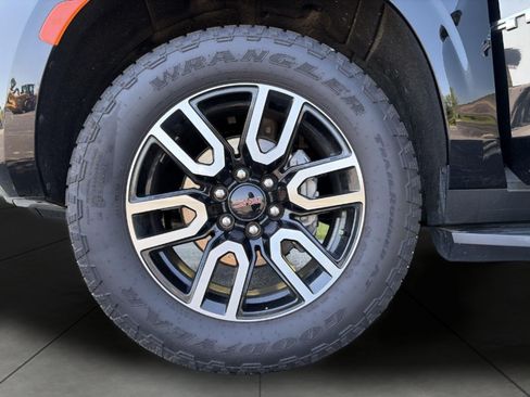 Used 2021 GMC Yukon AT4 w/ Rear Media and Nav Package AWD/4WD image 3