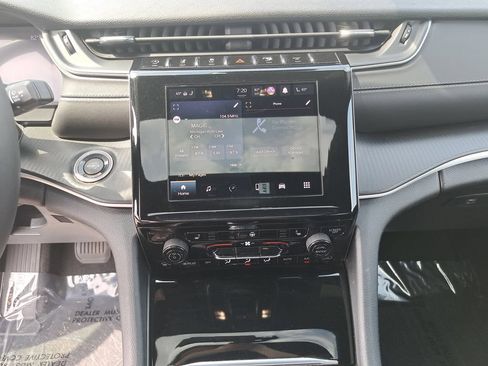 Certified 2023 Jeep Grand Cherokee L Altitude AWD/4WD image 22