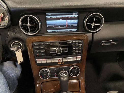 Used 2014 Mercedes-Benz SLK 250 image 26