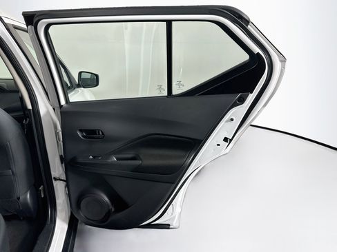 Used 2021 Nissan Kicks S FWD image 27