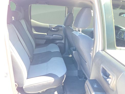 Used 2020 Toyota Tacoma TRD Off-Road image 19