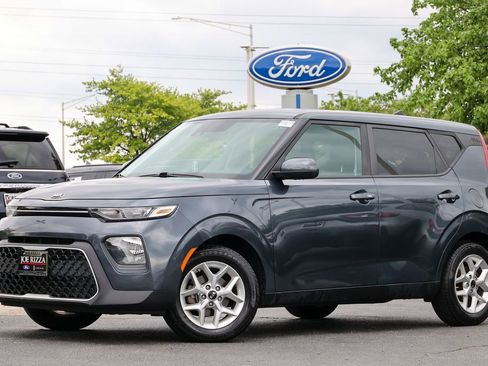 Used 2020 Kia Soul S FWD image 2