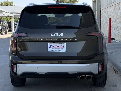 Used 2024 Kia Telluride EX w/ EX Captain's Chair Package FWD image 5