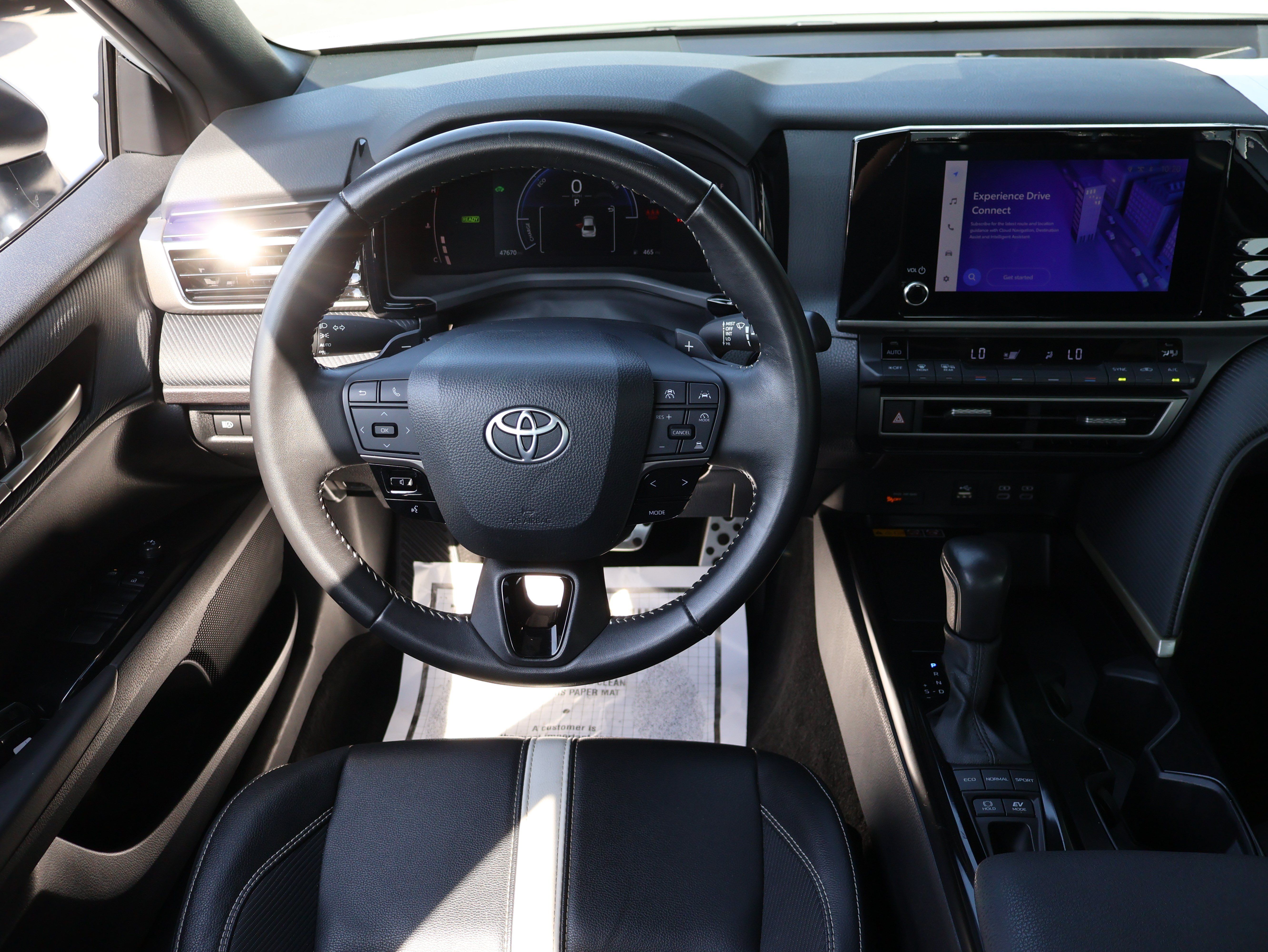 Used 2025 Toyota Camry SE FWD image 11