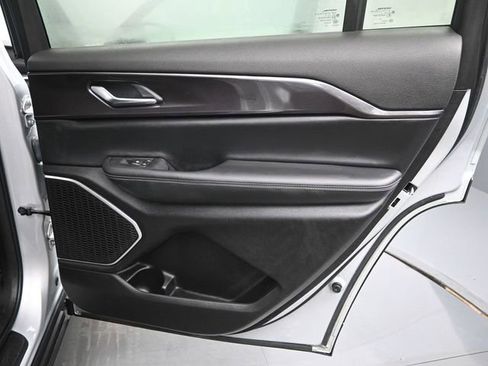 Used 2022 Jeep Grand Cherokee L Laredo w/ Luxury Tech Group I image 18