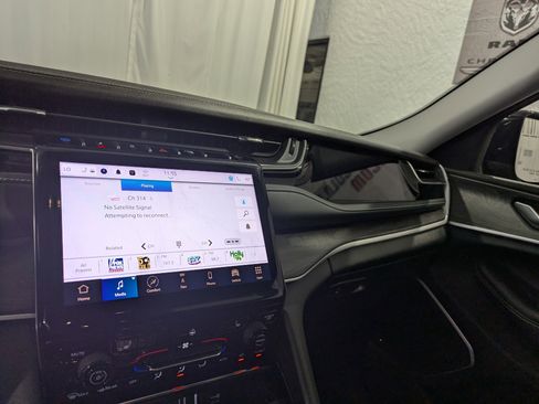 Used 2023 Jeep Grand Cherokee 4WD 4xe image 23