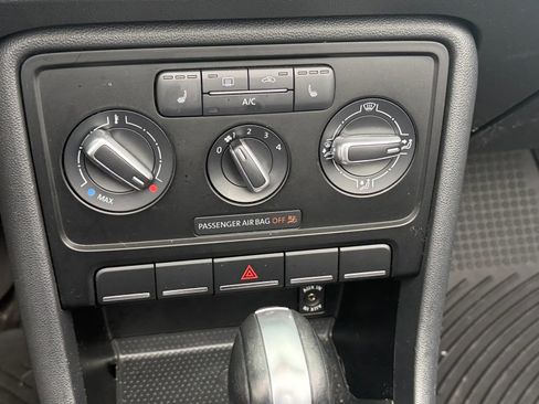 Used 2015 Volkswagen Beetle 1.8T image 23