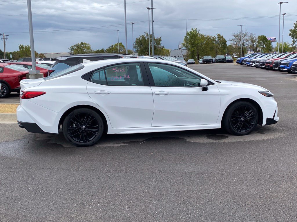 Used 2025 Toyota Camry SE FWD image 8