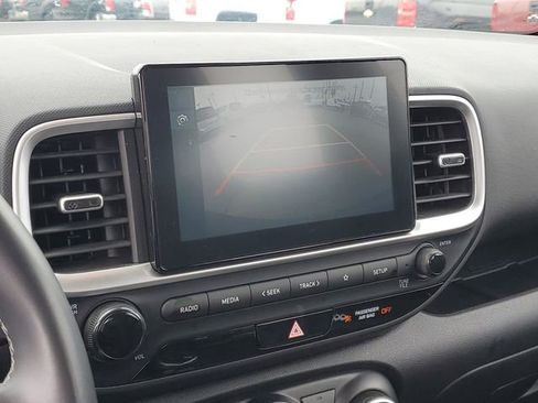 Used 2025 Hyundai Venue SEL FWD image 14