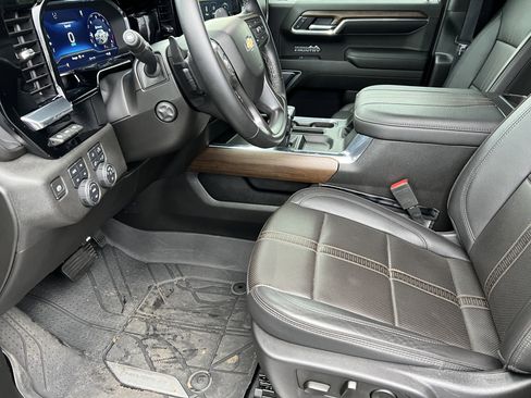 Used 2024 Chevrolet Silverado 1500 High Country w/ Technology Package image 16