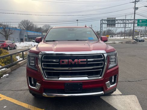Used 2023 GMC Yukon SLT AWD/4WD image 2