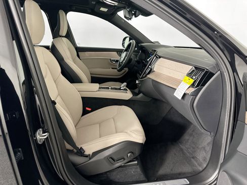 New 2026 Volvo XC90 B5 Plus w/ Protection Package Premier image 25