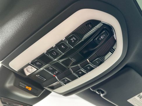 Certified 2025 Porsche Macan image 25