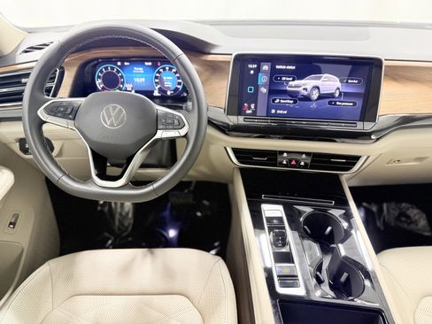 Used 2025 Volkswagen Atlas SE w/ Black Wheel Package image 23