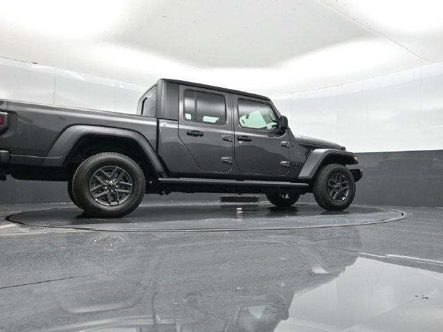 New 2026 Jeep Gladiator Sport AWD/4WD image 35