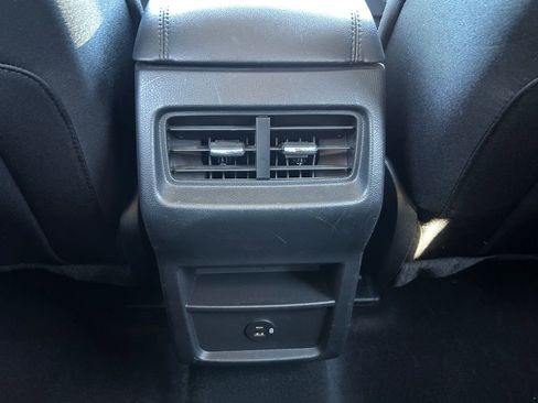 Used 2022 Ford Edge SE w/ Black Appearance Package image 37