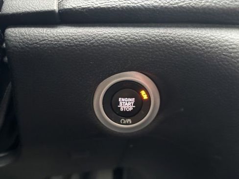 Used 2019 Chrysler Pacifica Limited w/ S Appearance Package image 17