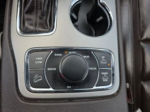 Used 2018 Jeep Grand Cherokee Overland image 38