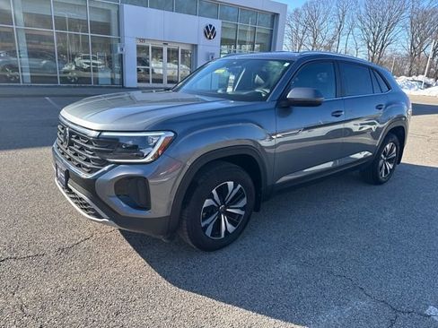 Certified 2025 Volkswagen Atlas Cross Sport SE image 3