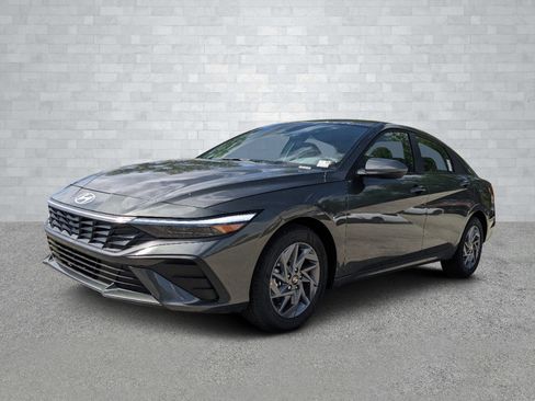 New 2025 Hyundai Elantra Sport image 9