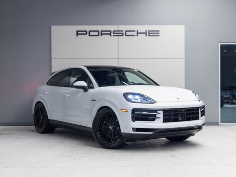 Certified 2025 Porsche Cayenne E-Hybrid Coupe image 9