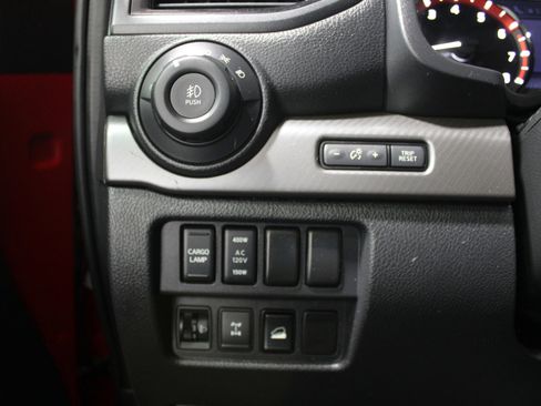 Used 2020 Nissan Titan PRO-4X w/ Pro-4x Convenience Package image 8