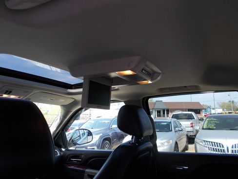 Used 2011 Chevrolet Avalanche LTZ image 17