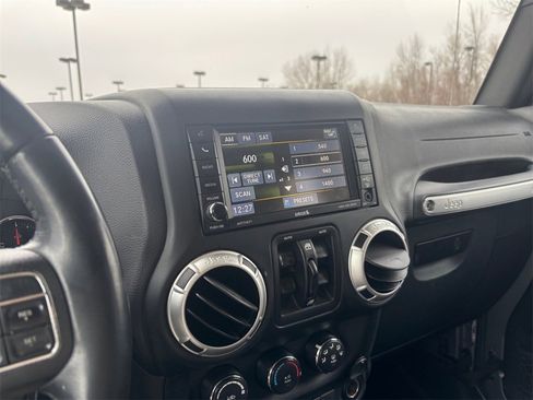 Used 2018 Jeep Wrangler Unlimited Sahara w/ Trailer Tow Group image 29