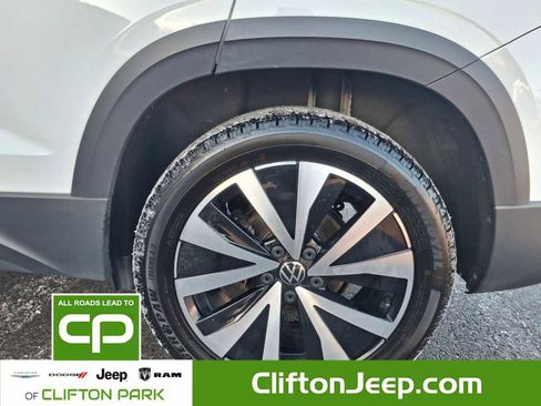 Used 2023 Volkswagen Taos SE image 9