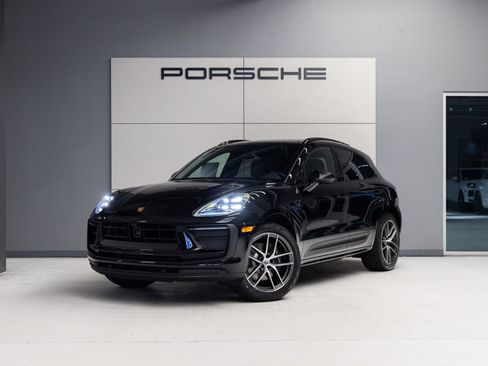 Certified 2026 Porsche Macan AWD/4WD image 1