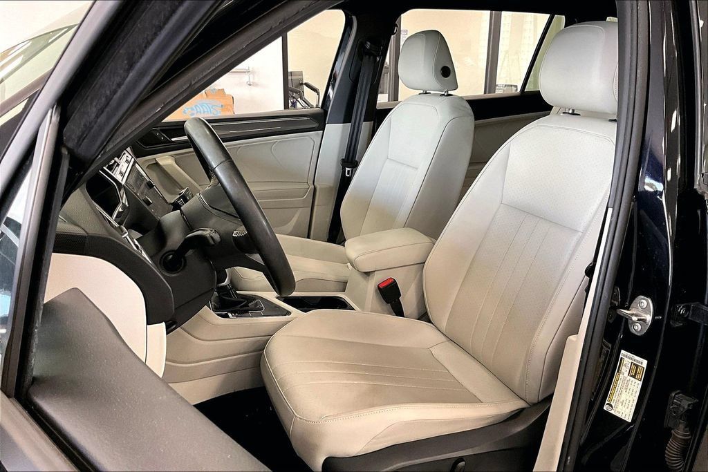 Used 2023 Volkswagen Tiguan SE R-Line FWD image 18