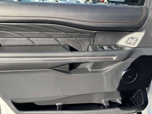 Used 2024 Ford Expedition Platinum image 16