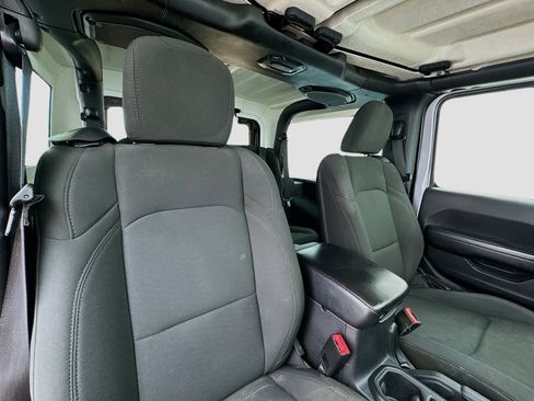 Used 2020 Jeep Wrangler Sport image 18