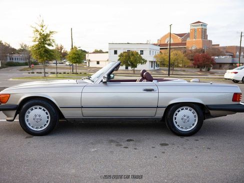 Used 1987 Mercedes-Benz 560 SL image 3