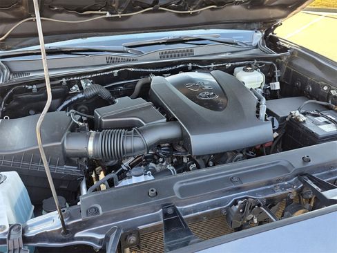 Used 2022 Toyota Tacoma TRD Off-Road image 28