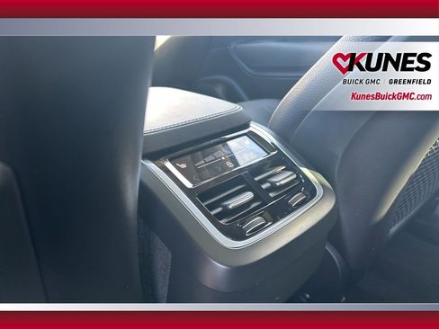 Used 2024 Volvo XC90 B5 Plus image 31