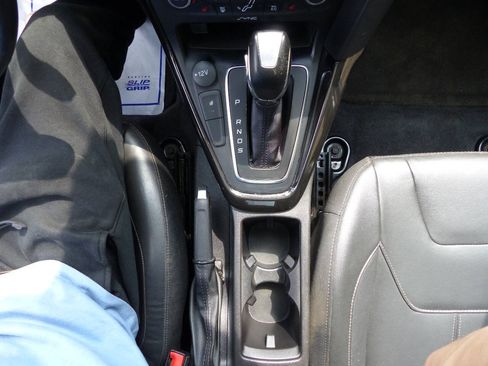 Used 2018 Ford Focus Titanium w/ Titanium Technology Package FWD image 36