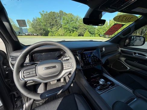 Used 2023 Jeep Wagoneer Series II AWD/4WD image 20