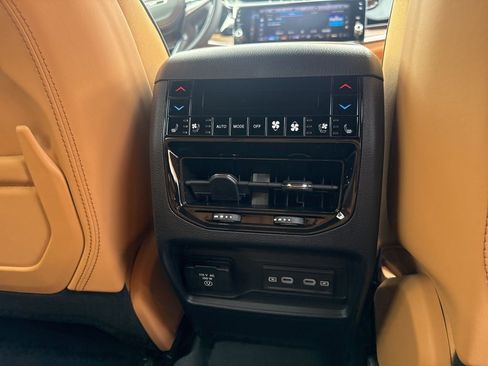 New 2026 Jeep Grand Cherokee L Summit w/ Obsidian Package AWD/4WD image 13
