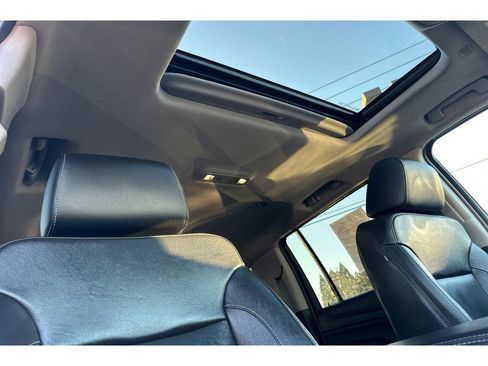 Used 2019 Chevrolet Suburban LT image 19