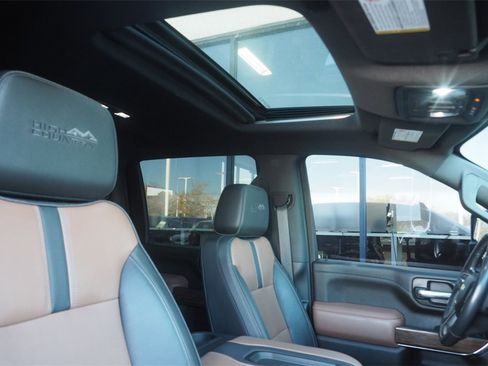 Used 2022 Chevrolet Silverado 3500 High Country image 28