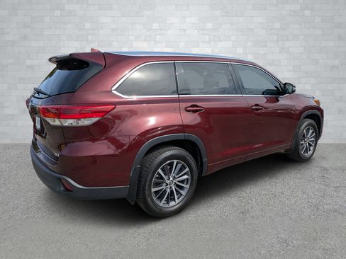 Used 2018 Toyota Highlander SE image 5