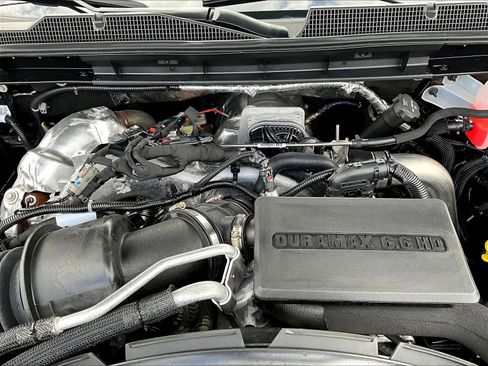 Used 2025 Chevrolet Silverado 2500 ZR2 w/ Technology Package AWD/4WD image 31