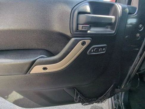 Certified 2017 Jeep Wrangler Sahara AWD/4WD image 30