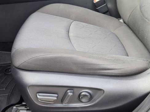 Used 2020 Toyota RAV4 XLE image 28