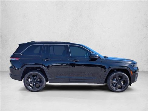 New 2026 Jeep Grand Cherokee Limited w/ Limited Altitude Package AWD/4WD image 4
