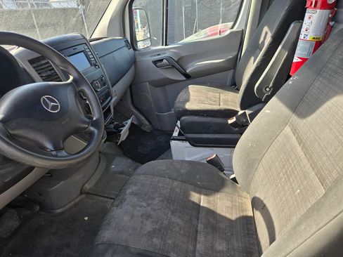 Used 2014 Mercedes-Benz Sprinter 2500 image 14